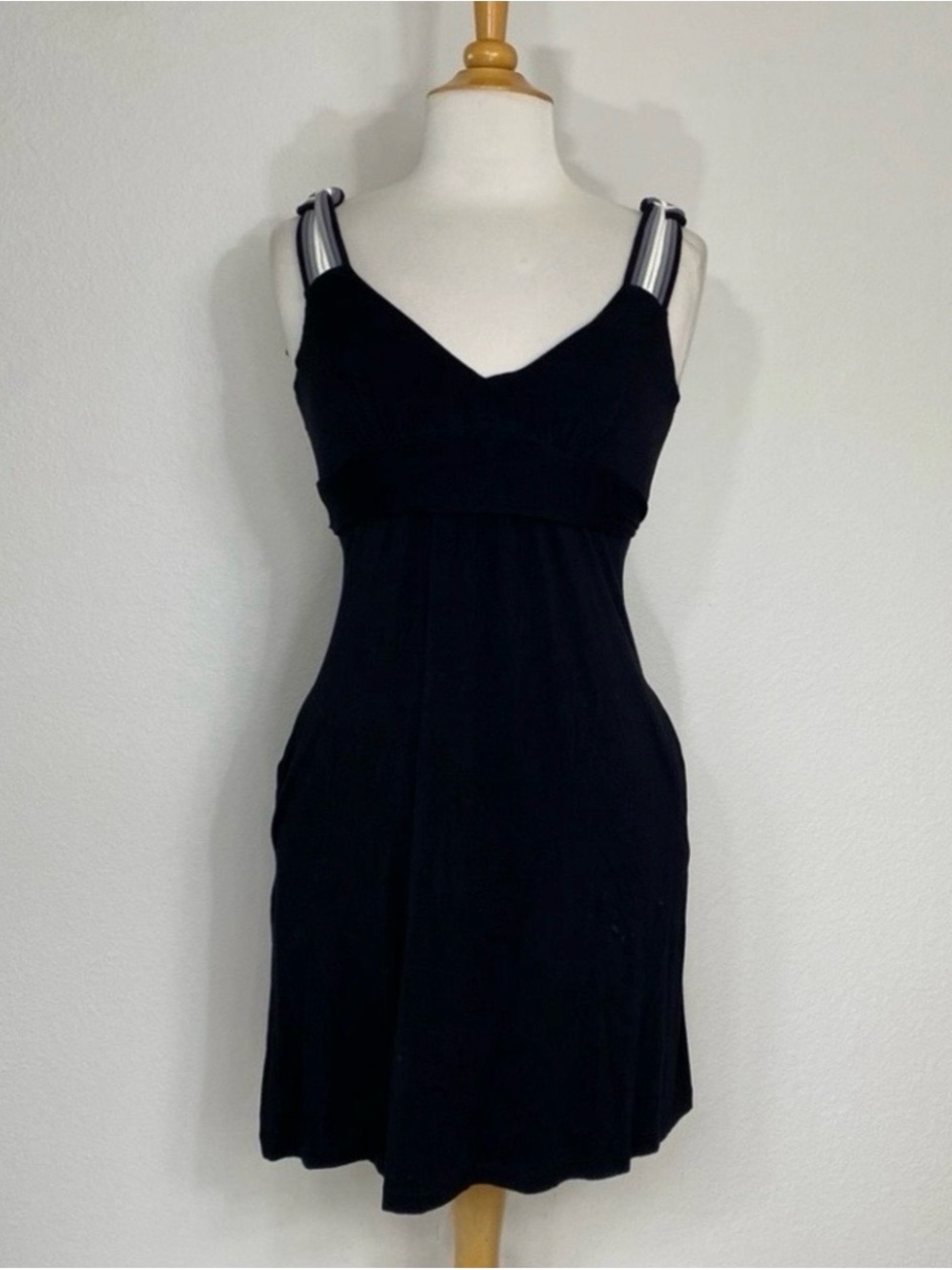 Guess Womens Black V Neck Gray Braided Fit & Flare Stretch Mini Dress Size Small